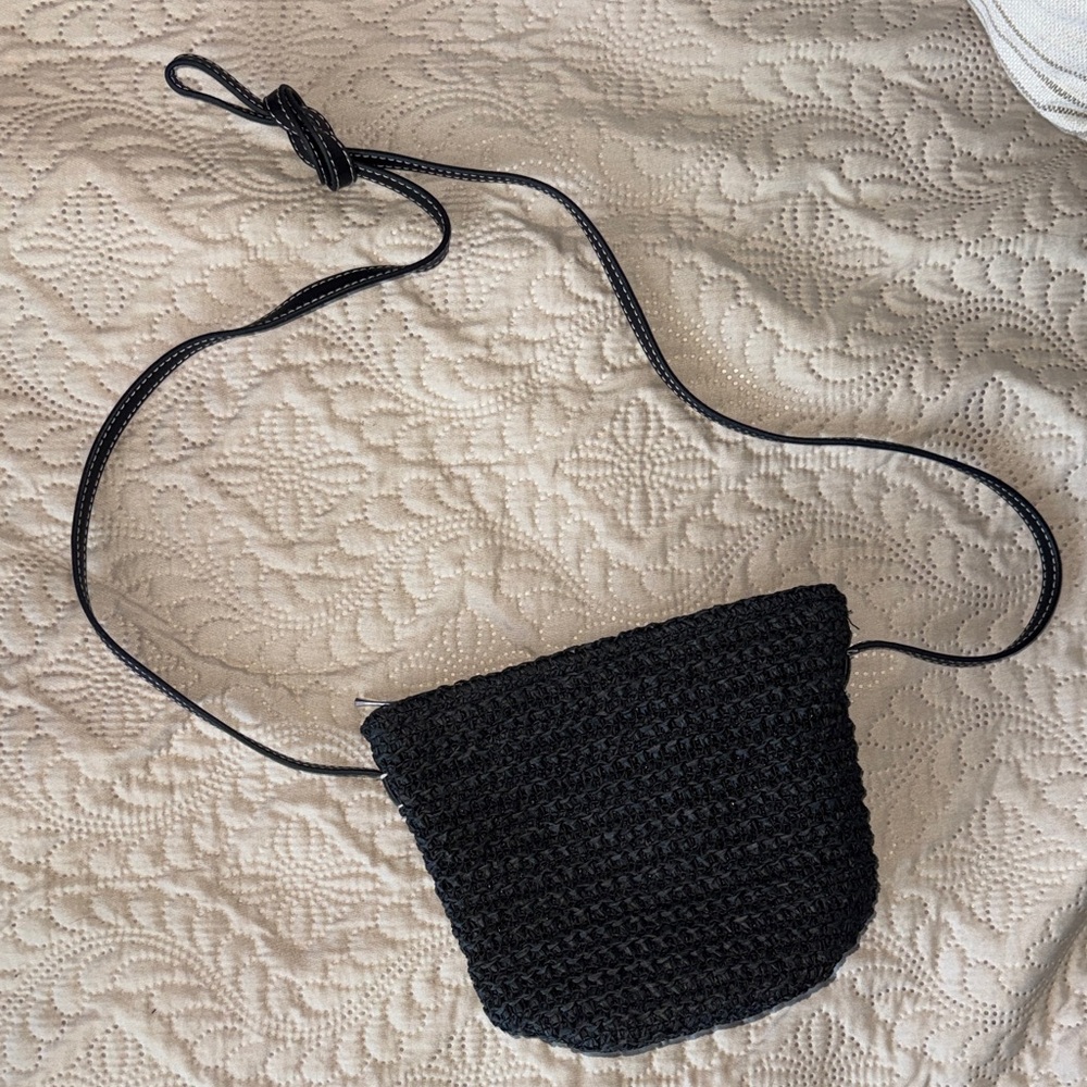 Mini raffia straw crossbody